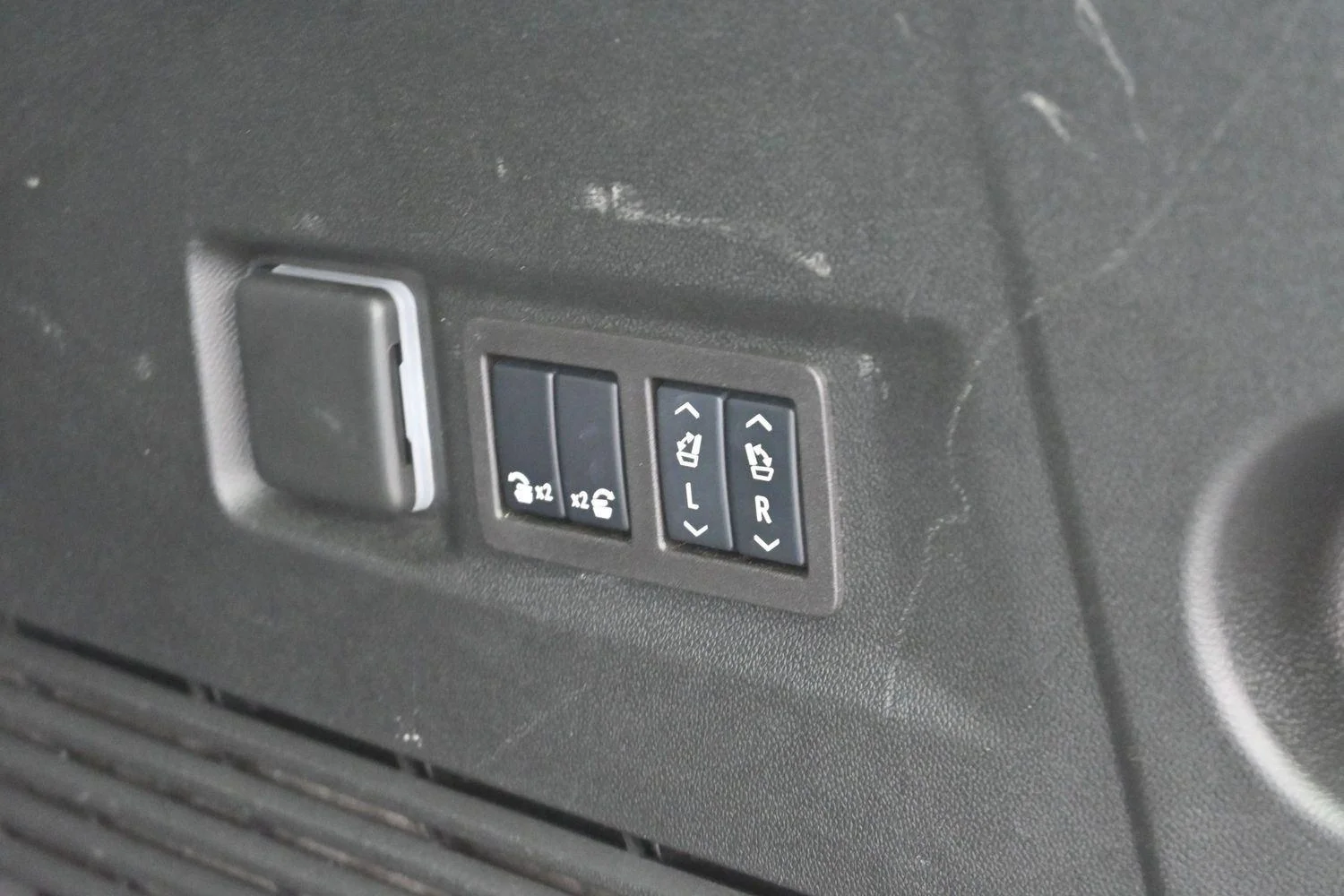 Used 2024 Onyx Black GMC Denali image 11