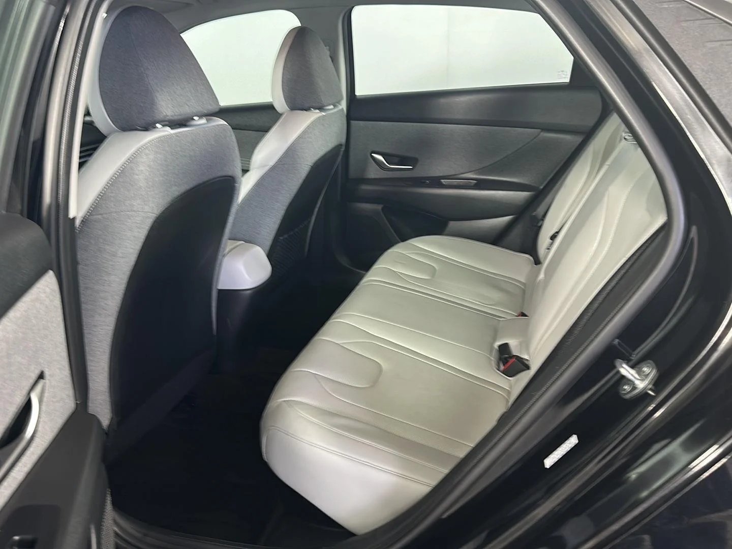 Used 2023 Onyx Black Hyundai Limited image 24