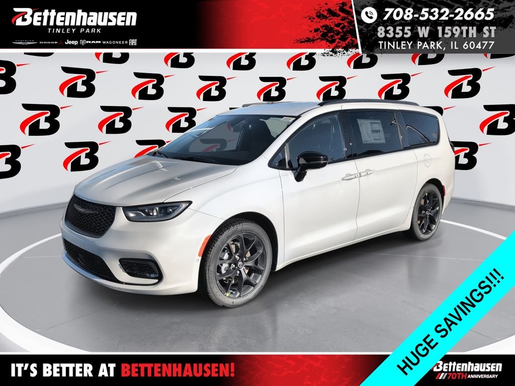 2026 Chrysler Pacifica Select's photo