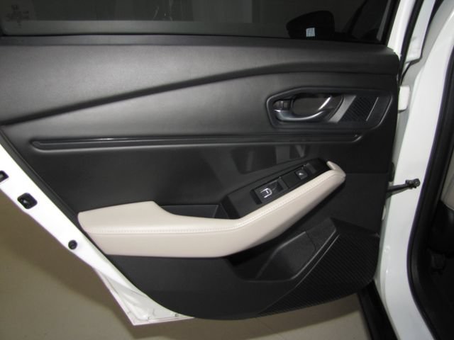Used 2023 Platinum White Honda Touring image 13