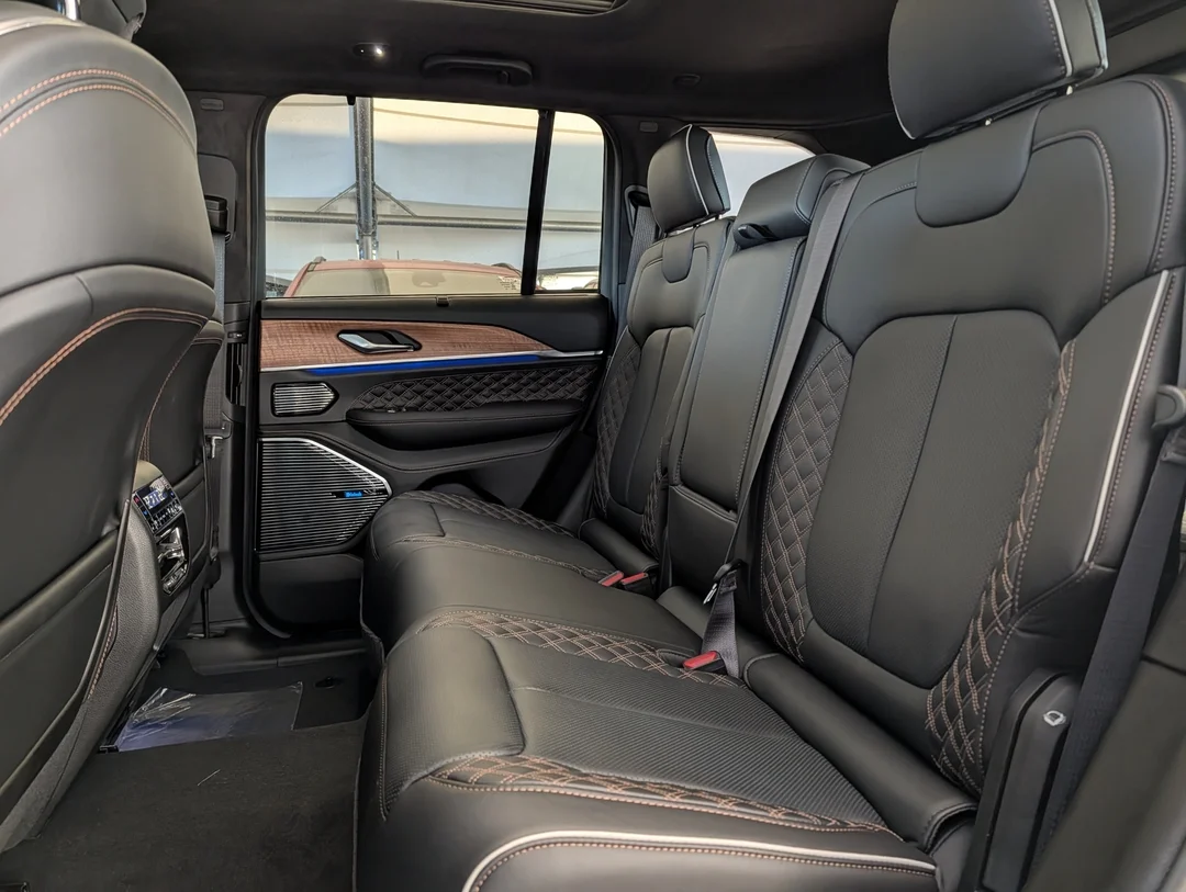 New 2026 Grey Jeep Summit - - 4x4 - Advanced ProTech Group IV - Palermo Leather Seats - Head-Up Display & More! image 31