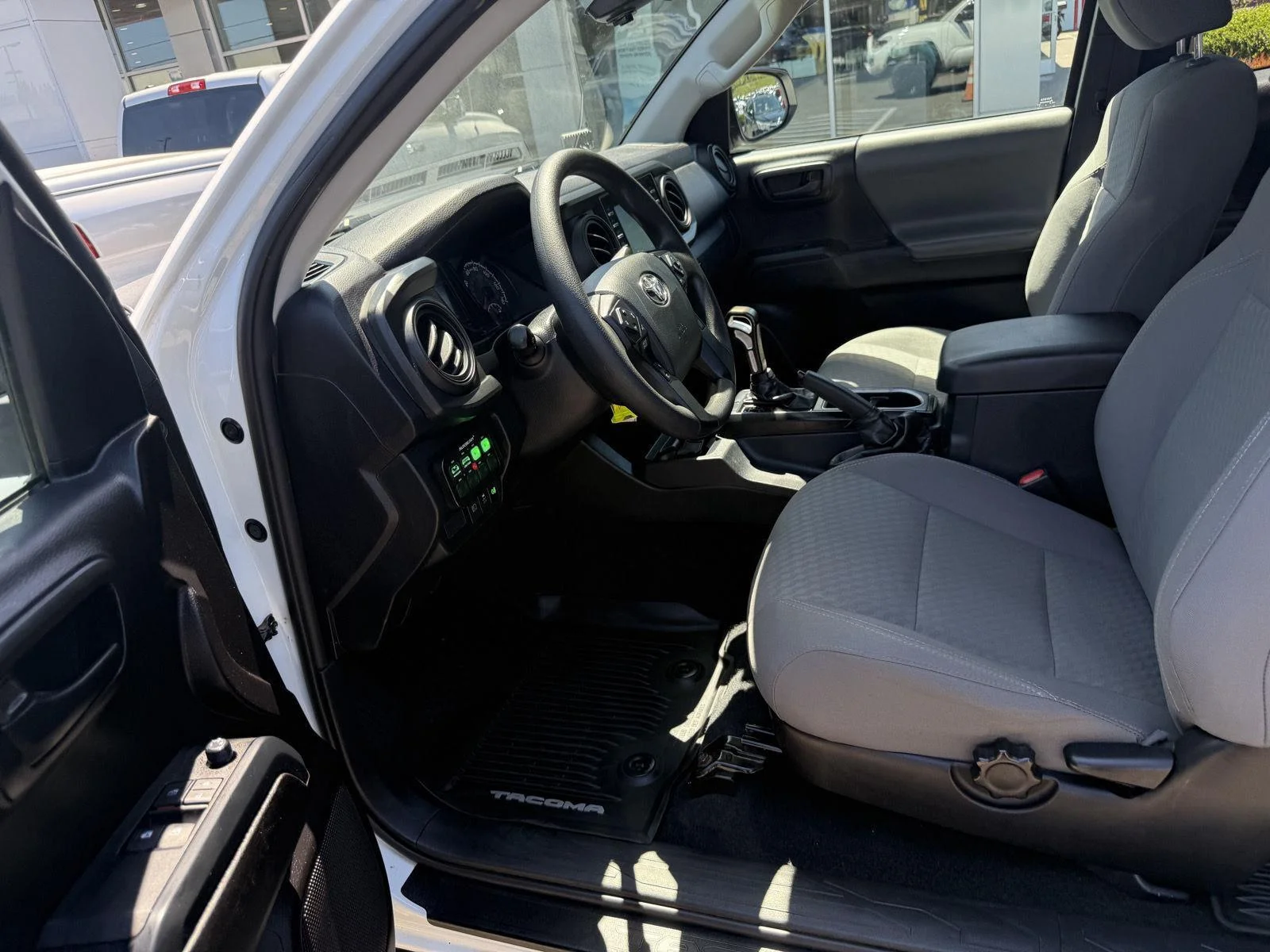 Used 2020 Super White Toyota SR5 image 11