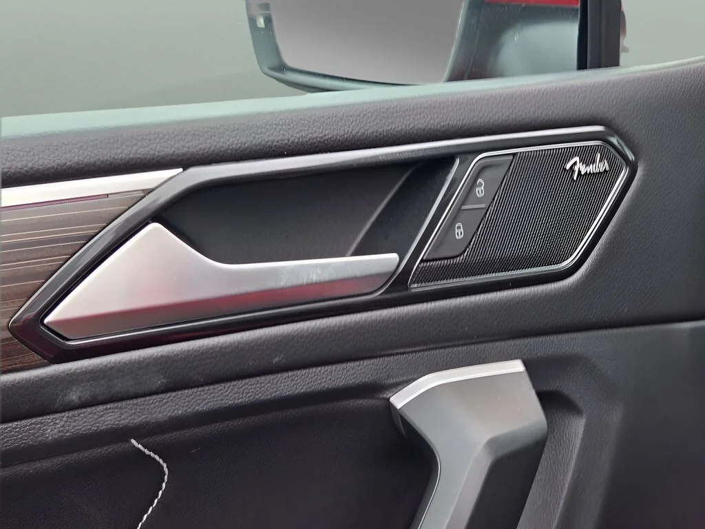 2024 Volkswagen Tiguan SEL R-LINE - Photo 23