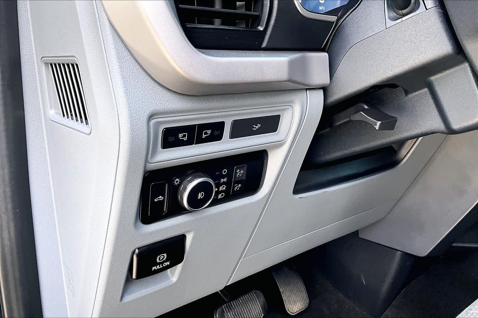 Used 2023 Avalanche Gray Ford XLT image 37