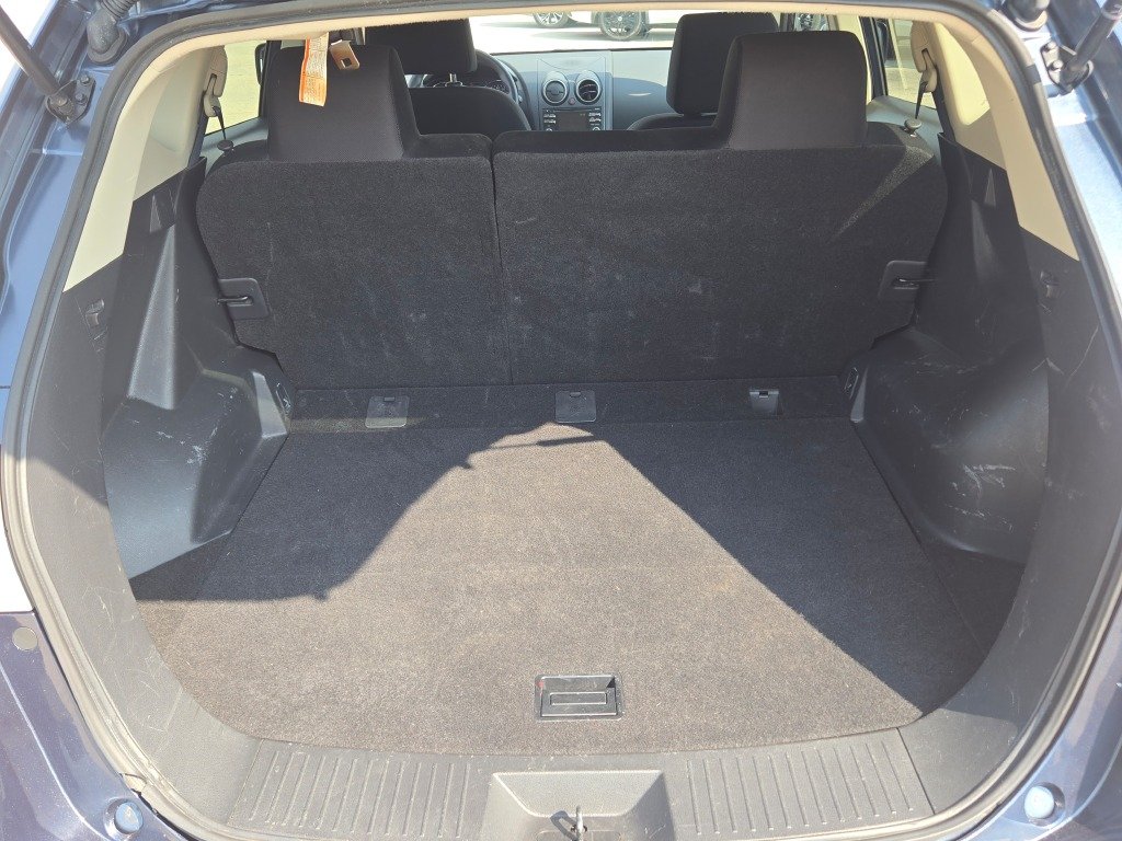 Used 2015 Blue Nissan S image 12