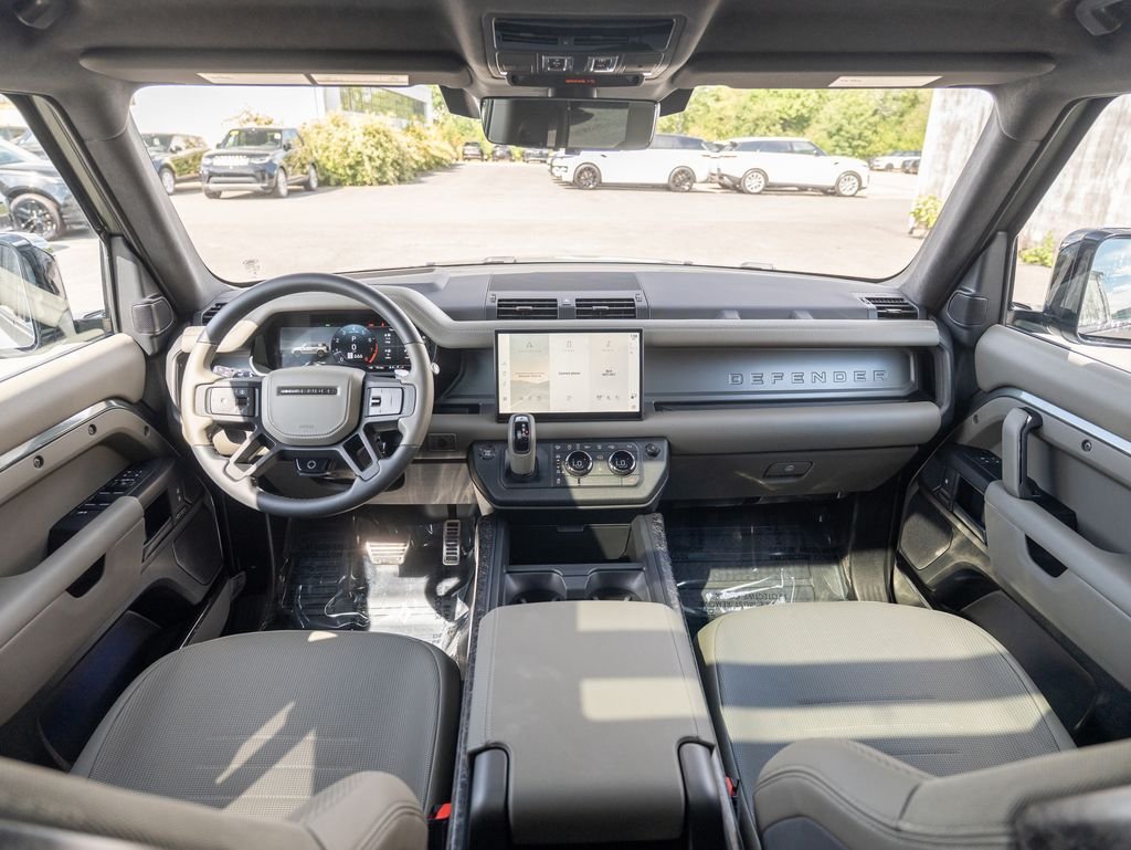 2025 Land Rover Defender Octa Edition One - Photo 18
