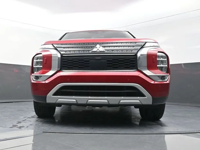 Used 2024  Mitsubishi SE image 32