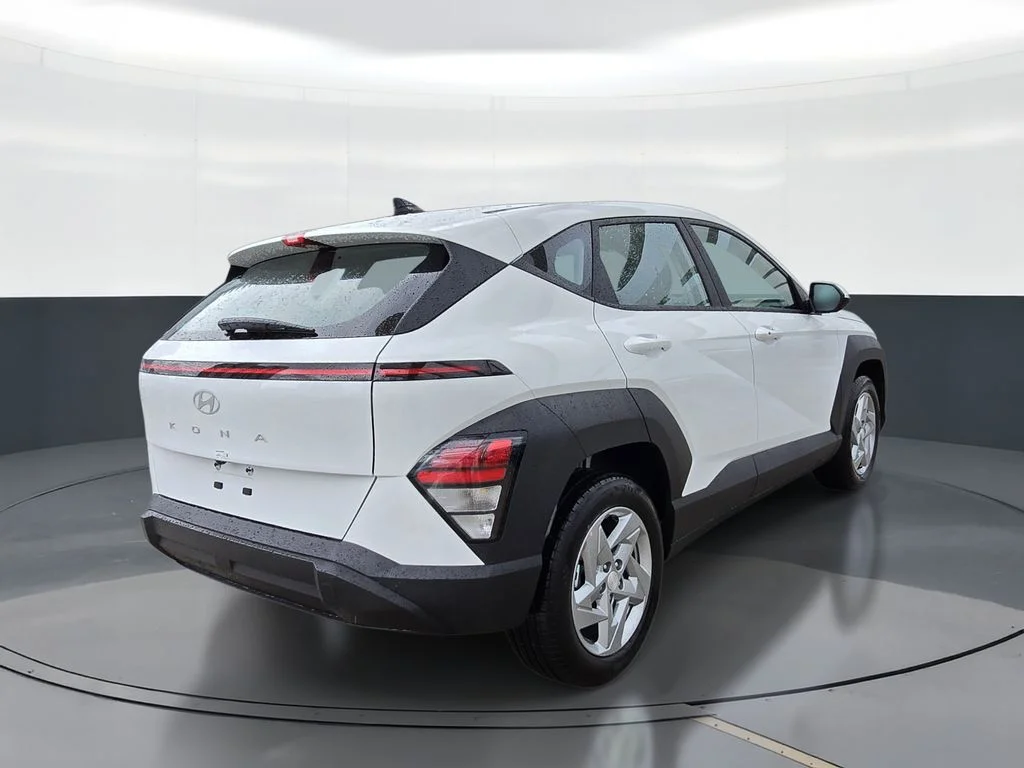 New 2027 White Hyundai SE image 3