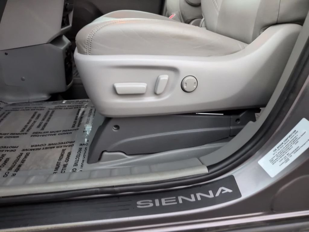 Used 2020 Gray Toyota XLE Premium image 14