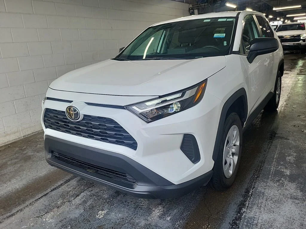 Used 2025 White Toyota LE image 14