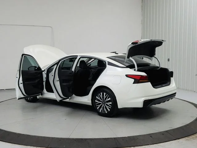 New 2026 White Nissan 2.5 SV image 13