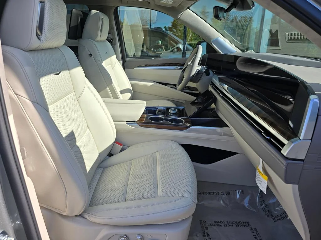 New 2026 Argent Silver Metallic Cadillac Platinum Sport image 11