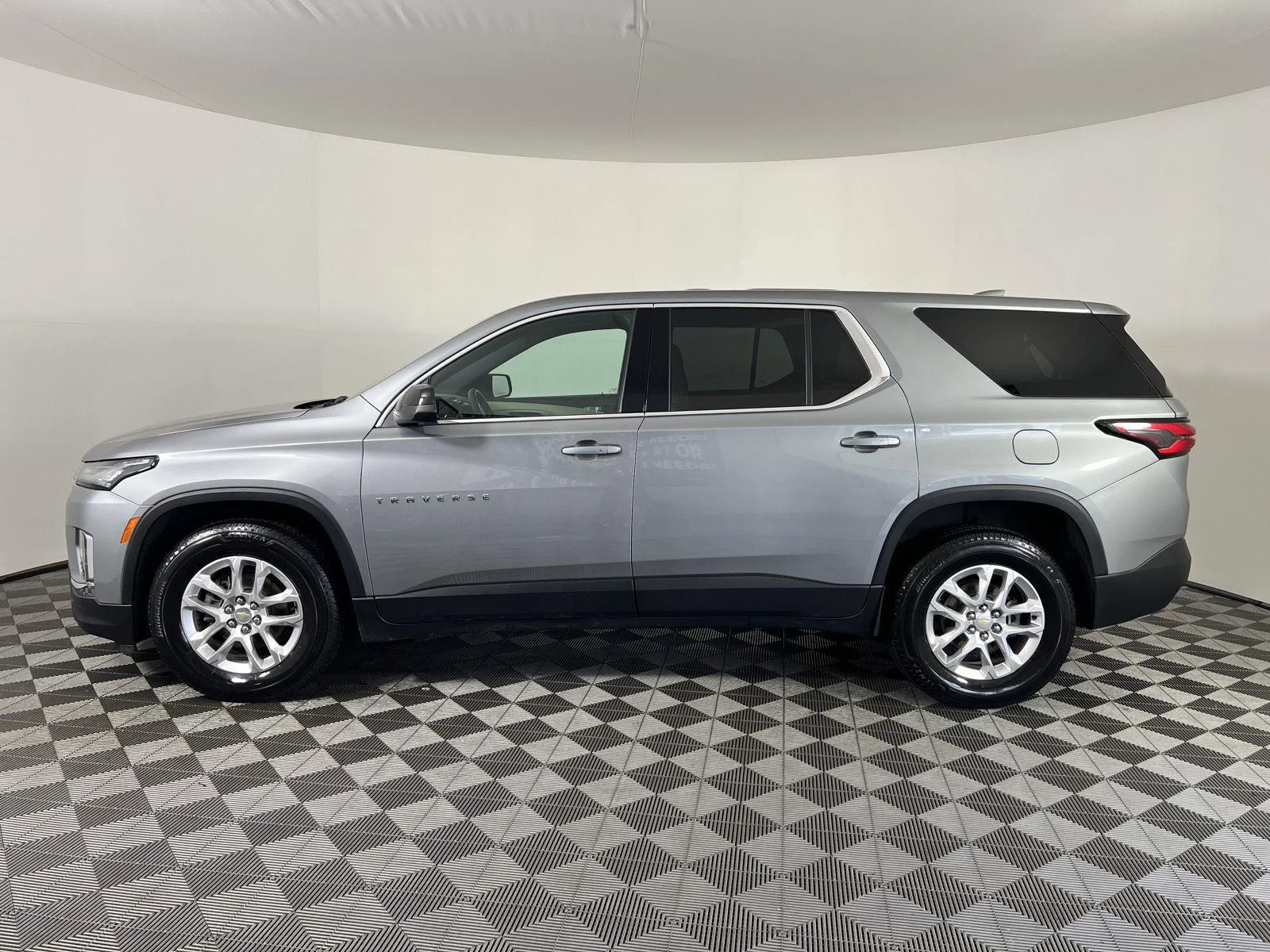 Used 2023 STERLING GRAY METALLIC Chevrolet LS image 27