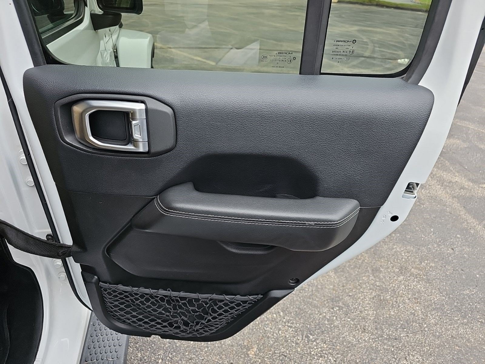 Used 2019 Bright White Clearcoat Jeep Sahara image 15