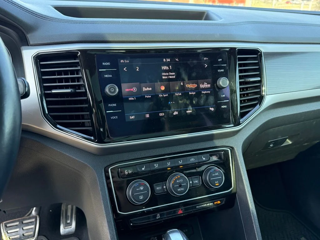Used 2018 Silver Volkswagen SEL image 19