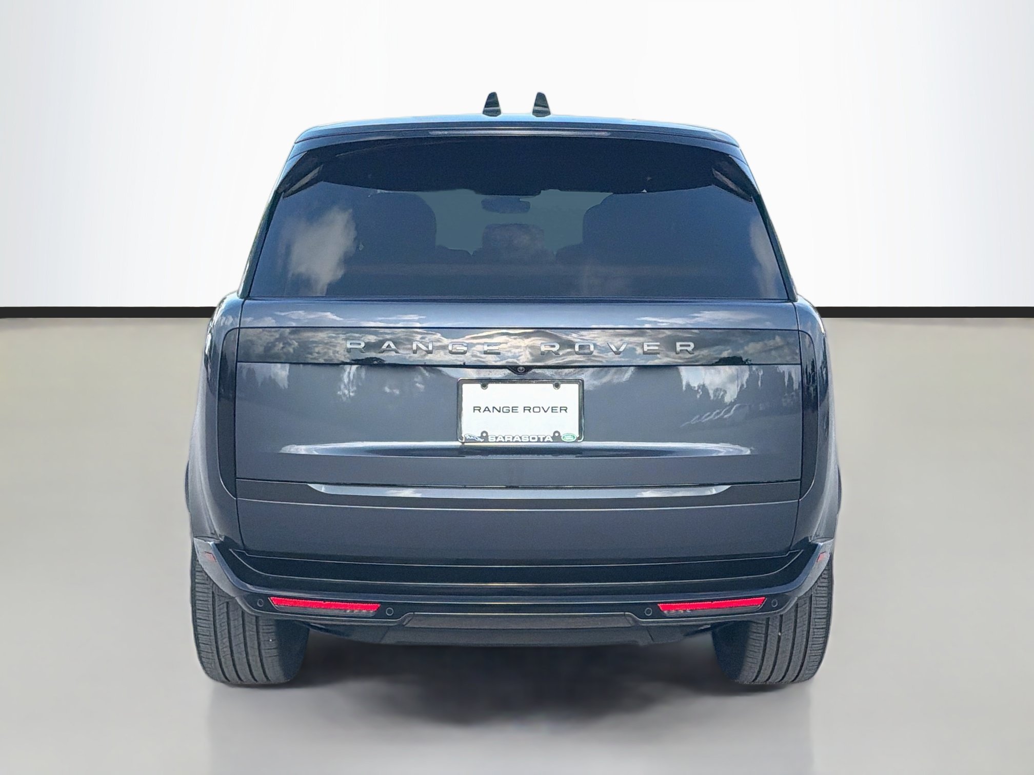 Used 2025 Gray Land Rover SE image 4