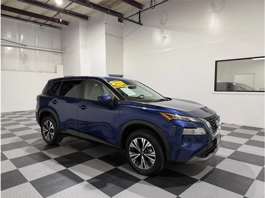 Used 2022 Caspian Blue Metallic Nissan SV image 1