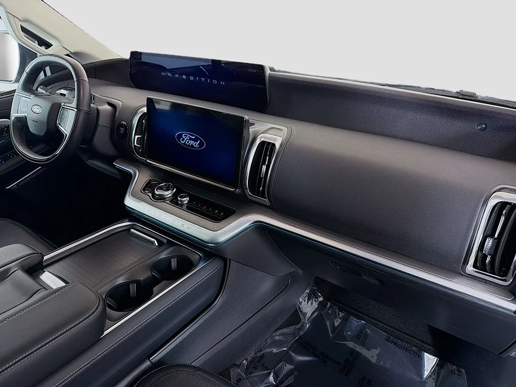 Used 2025 Space Silver Ford Platinum image 25
