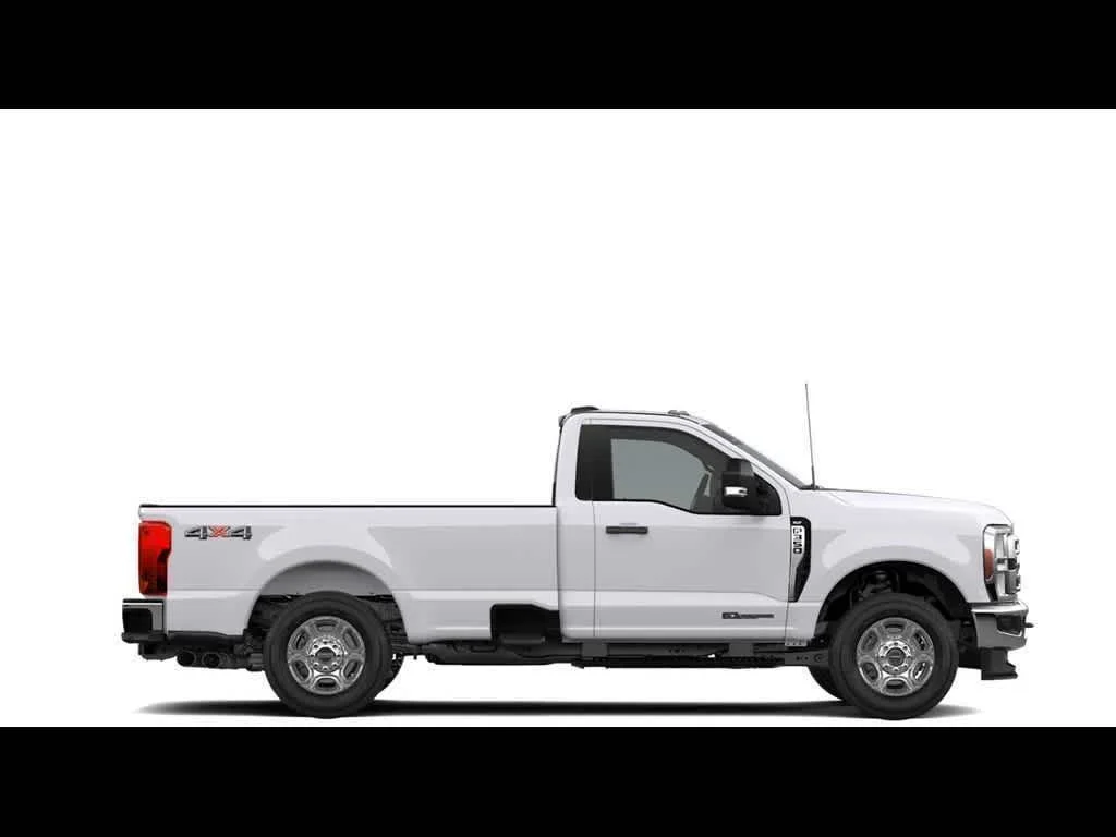 New 2026 Oxford White Ford XLT image 5