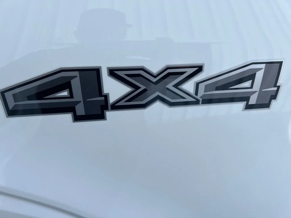 New 2025 Oxford White Ford Lariat® image 31
