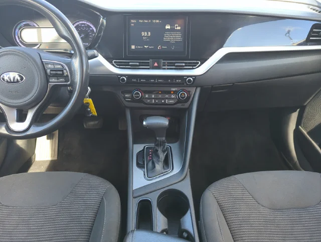 Used 2020 White Kia LX image 25