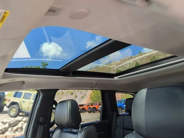Used 2018 Black Jeep Summit image 17