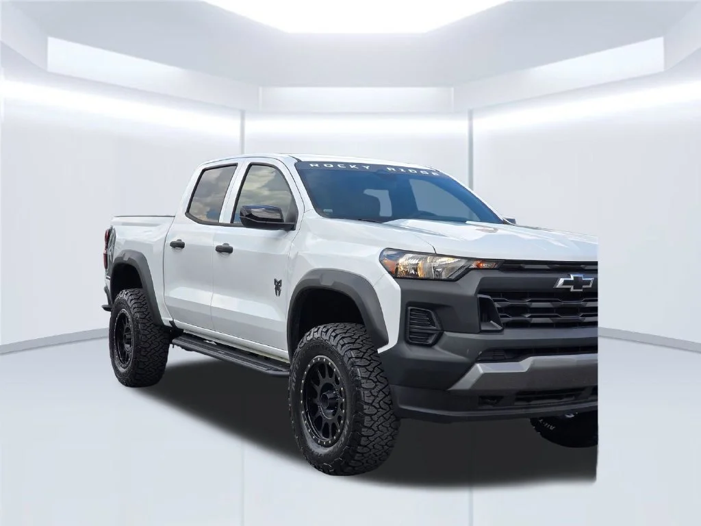 New 2026 White Chevrolet Trail Boss image 40