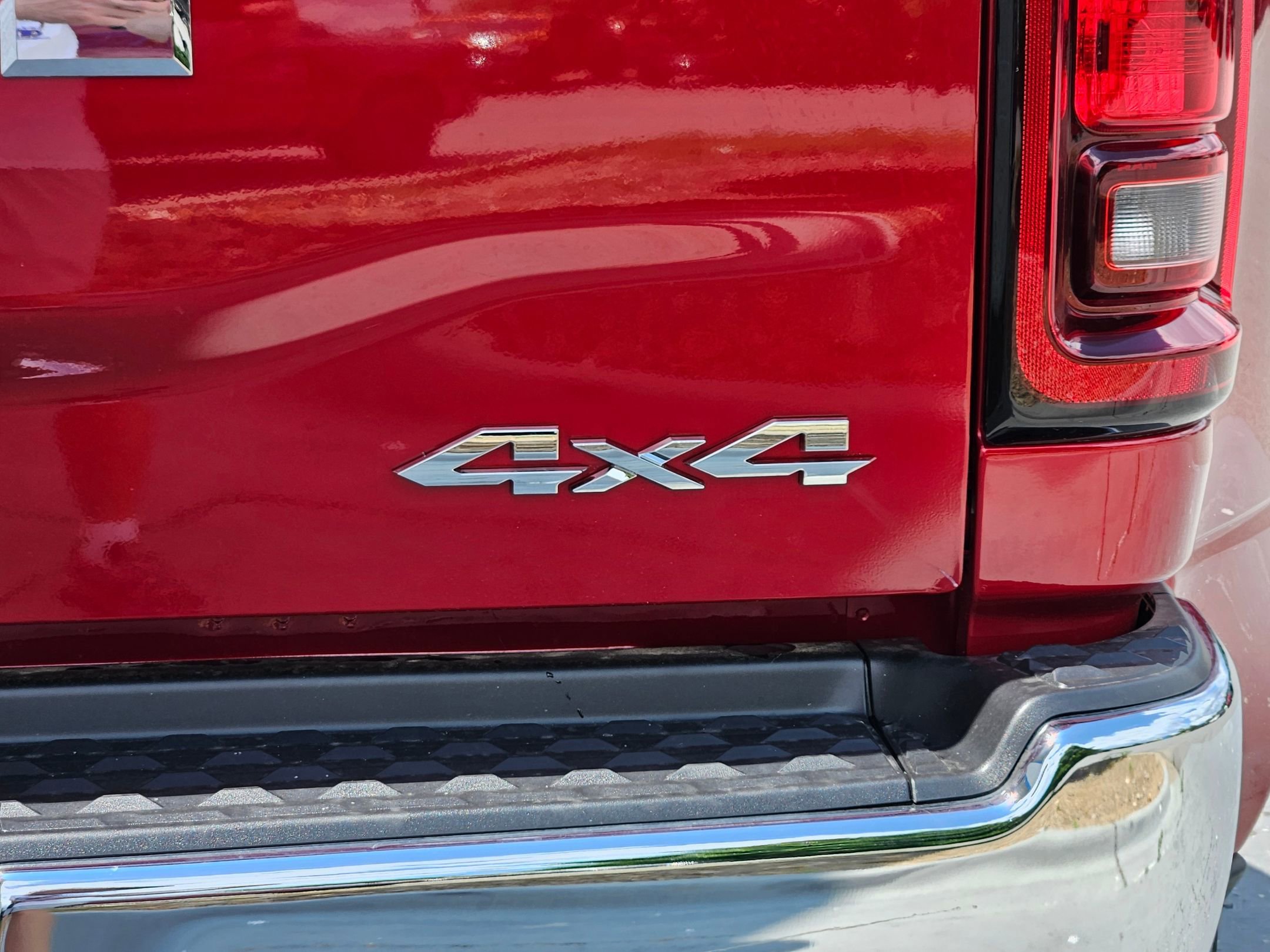 New 2026 Molten Red Pearl-Coat Exterior Paint RAM Tradesman image 24