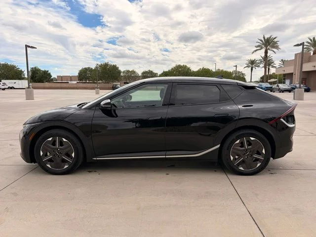Certified Used 2025 Black Kia Light image 10