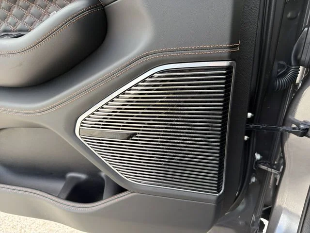 Used 2025 Gray Jeep Summit Reserve image 22