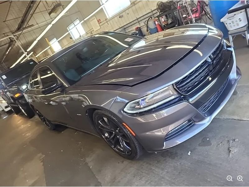 Used 2016 Granite Pearlcoat Dodge R/T image 4