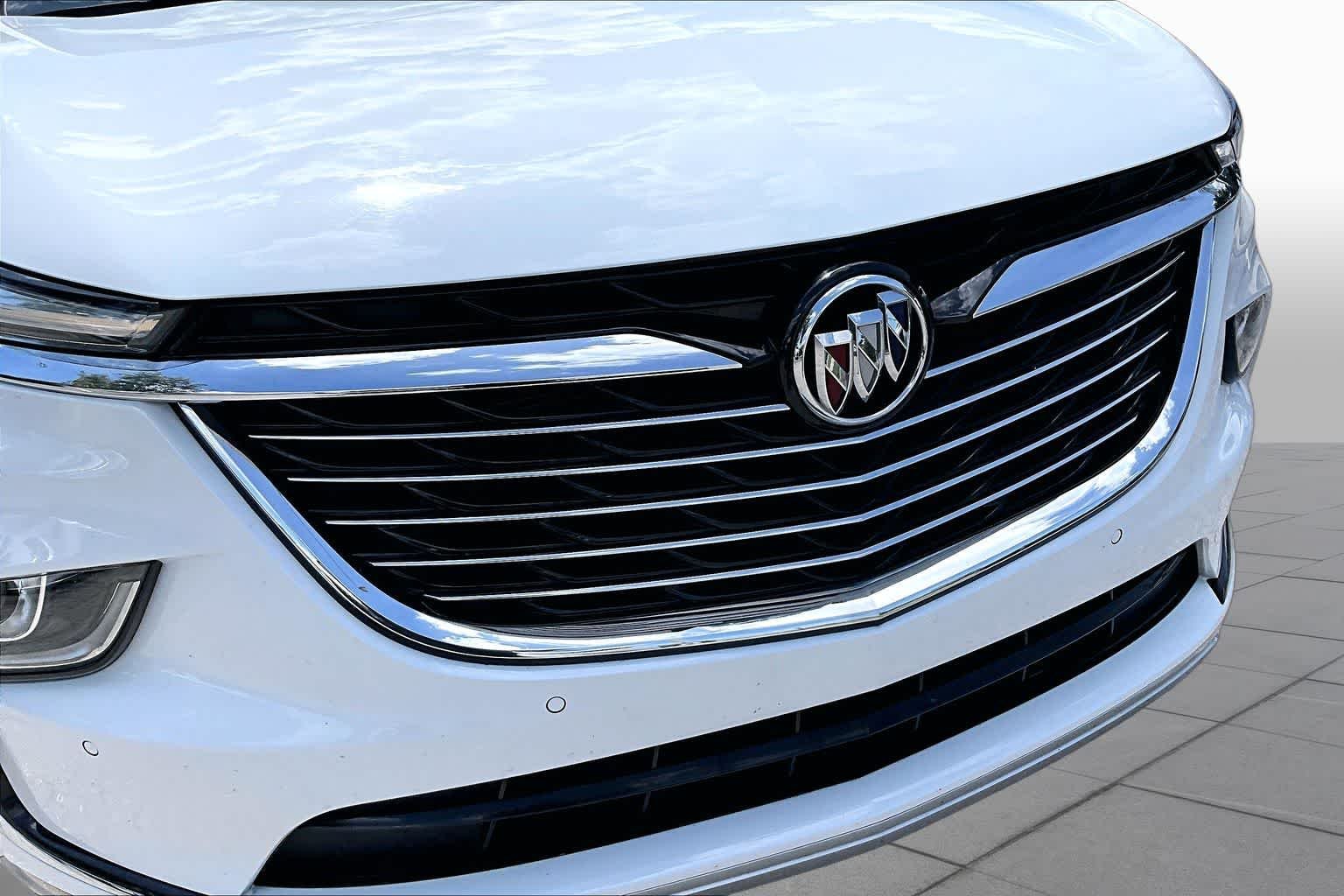 Used 2023 Summit White Buick Essence image 30