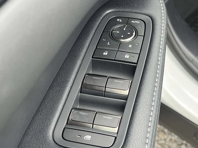 New 2026 Eminent White Pearl Lexus PREMIUM PLUS image 23