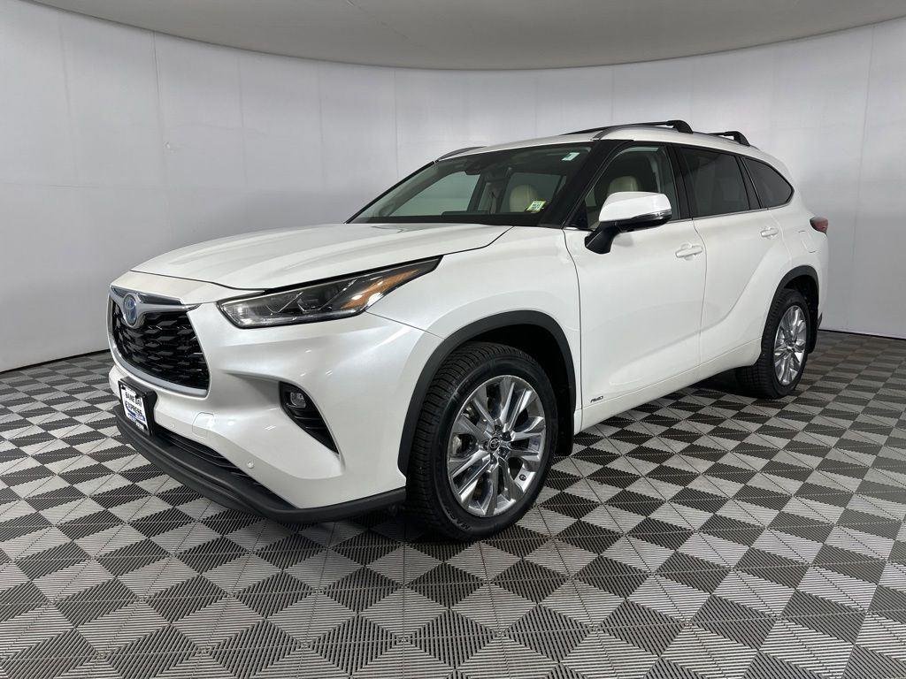 Used 2023 Pearl Toyota Limited image 5