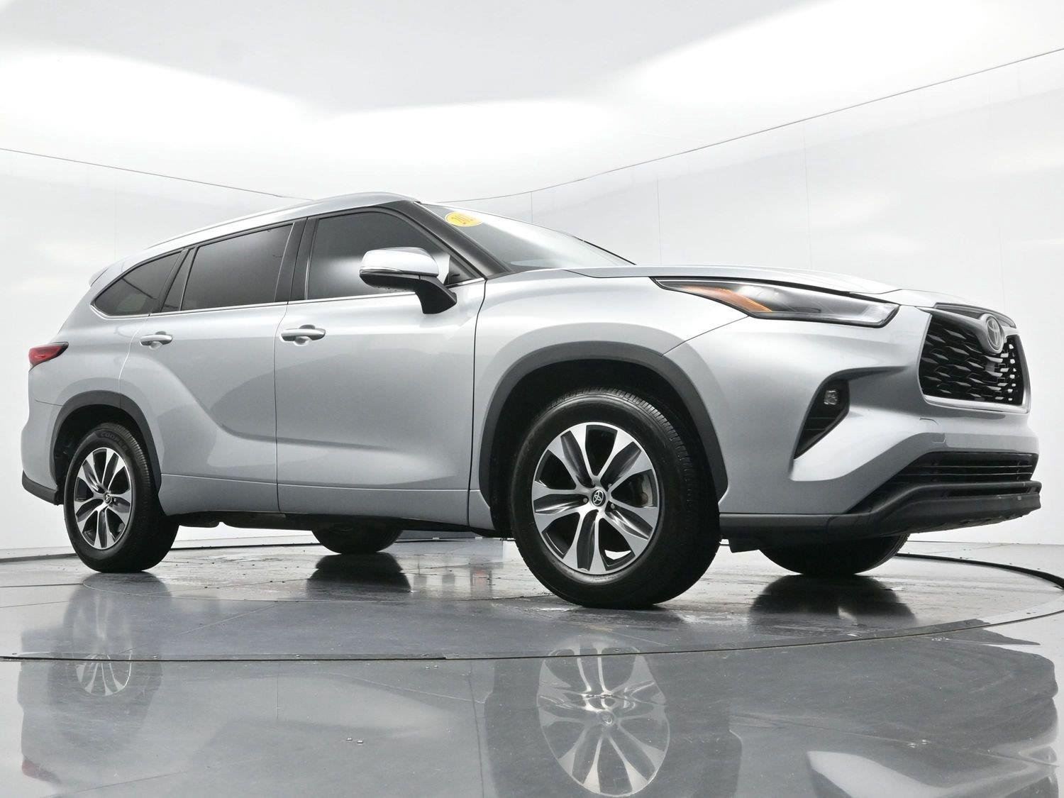 Used 2022 Celestial Silver Metallic Toyota XLE image 50