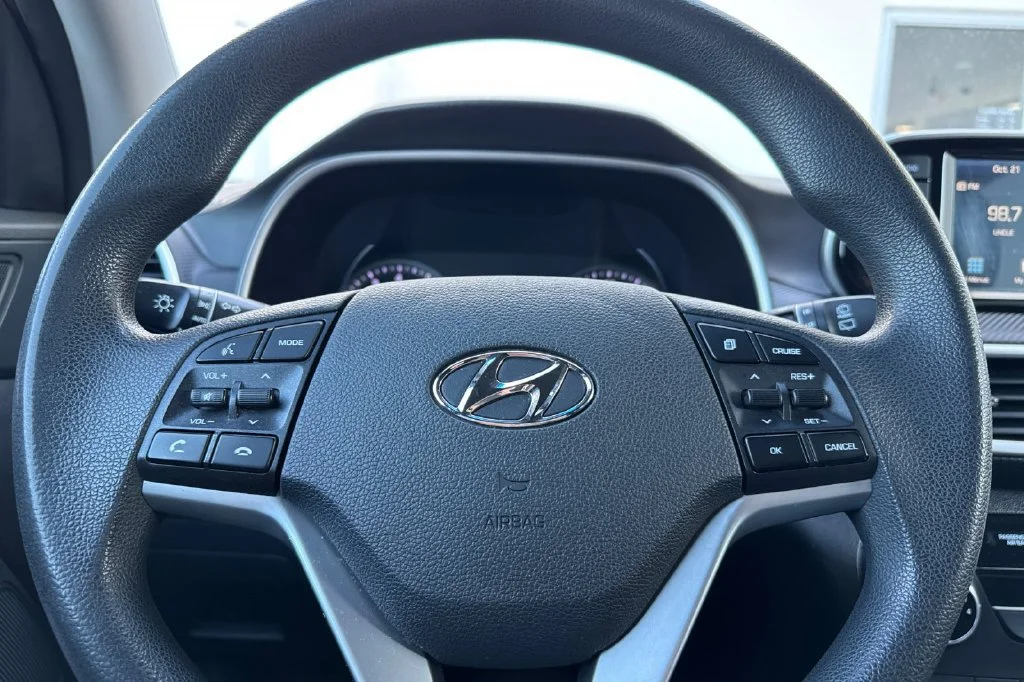 Used 2020 Noir Hyundai Value image 23