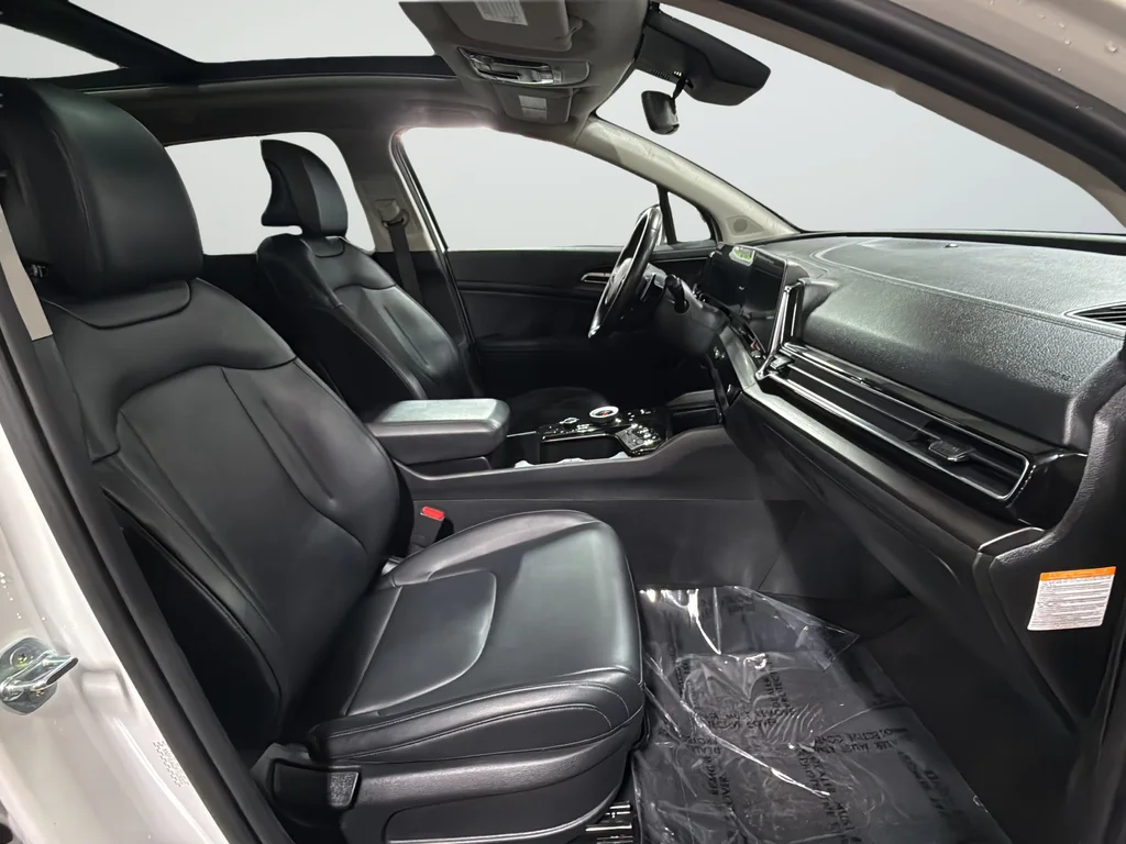 Used 2023 White Kia EX image 14