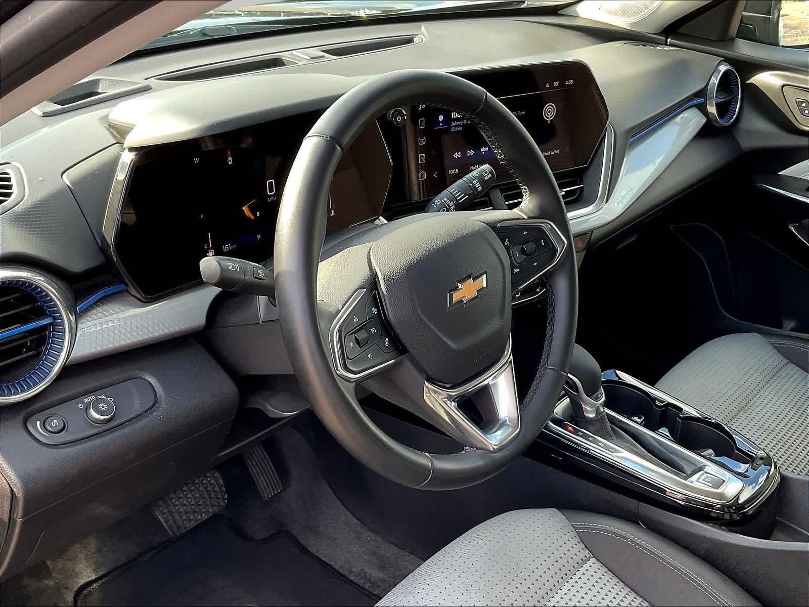 2024 Chevrolet Trax LT - Photo 18