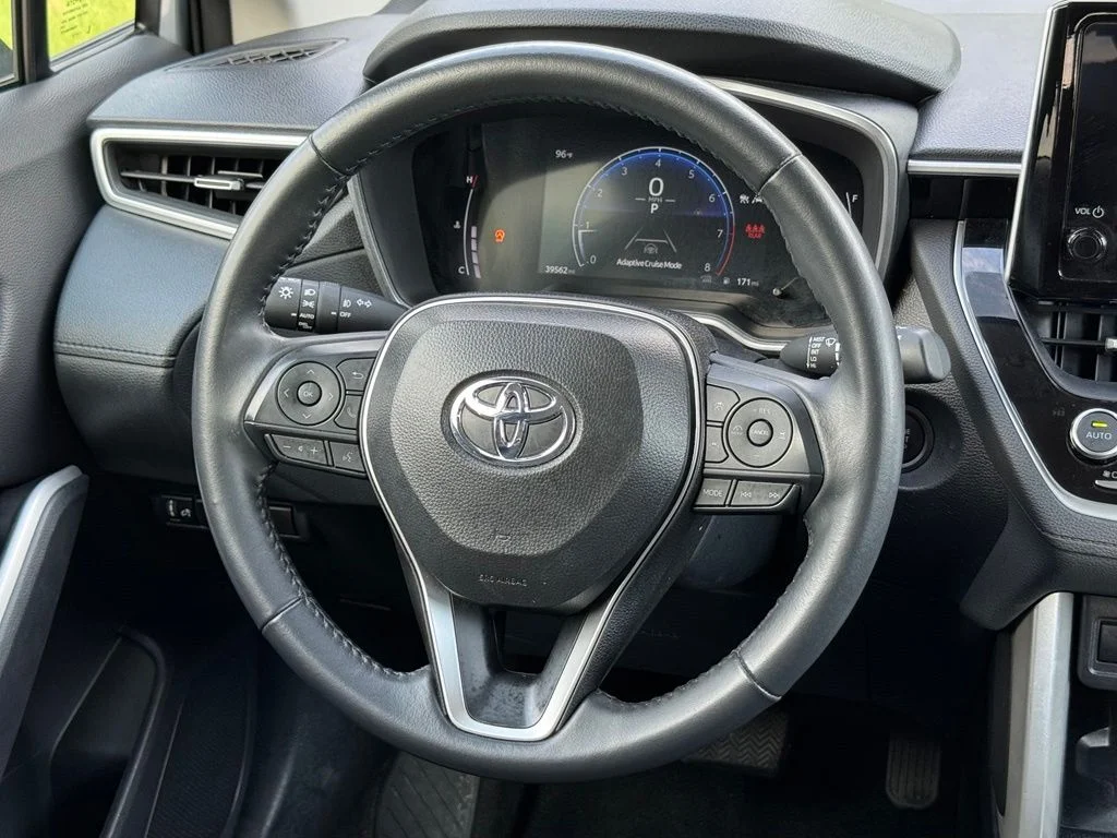 Used 2025 Silver Toyota XLE image 24