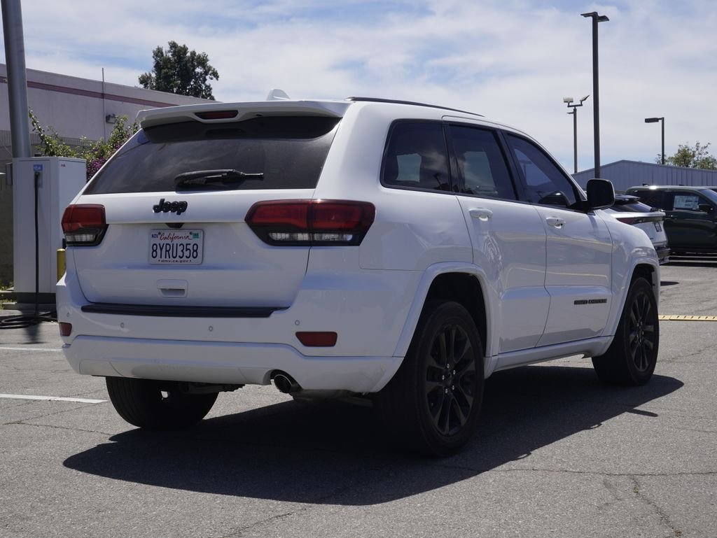 Used 2021 White Jeep Laredo X image 3