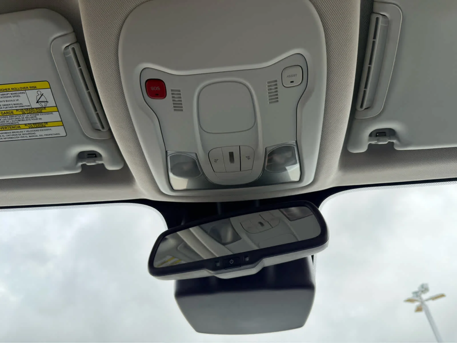 Used 2023 Alpine White Clearcoat Jeep Latitude image 18