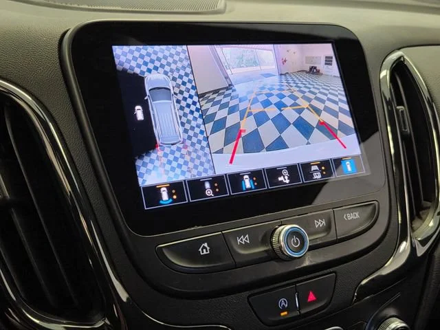 Used 2022 Summit White Chevrolet RS image 21