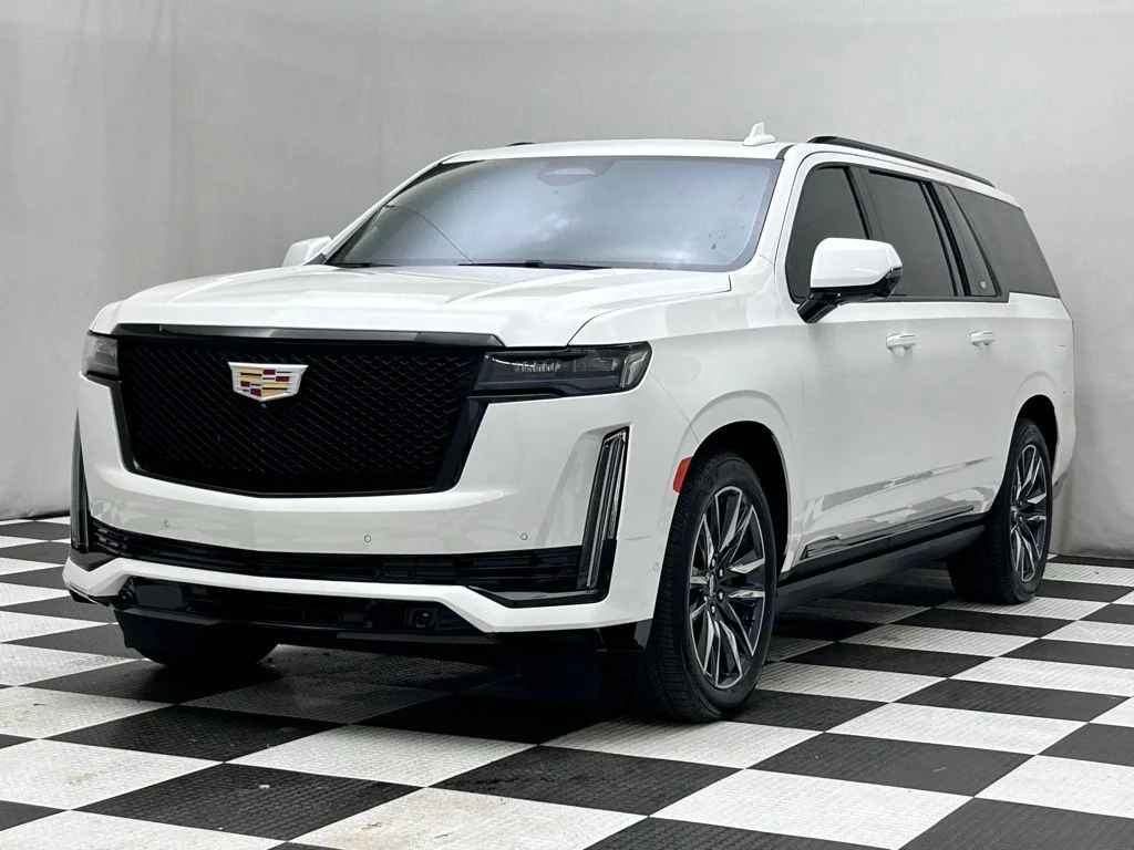 Used 2022 White Cadillac Sport Platinum image 4