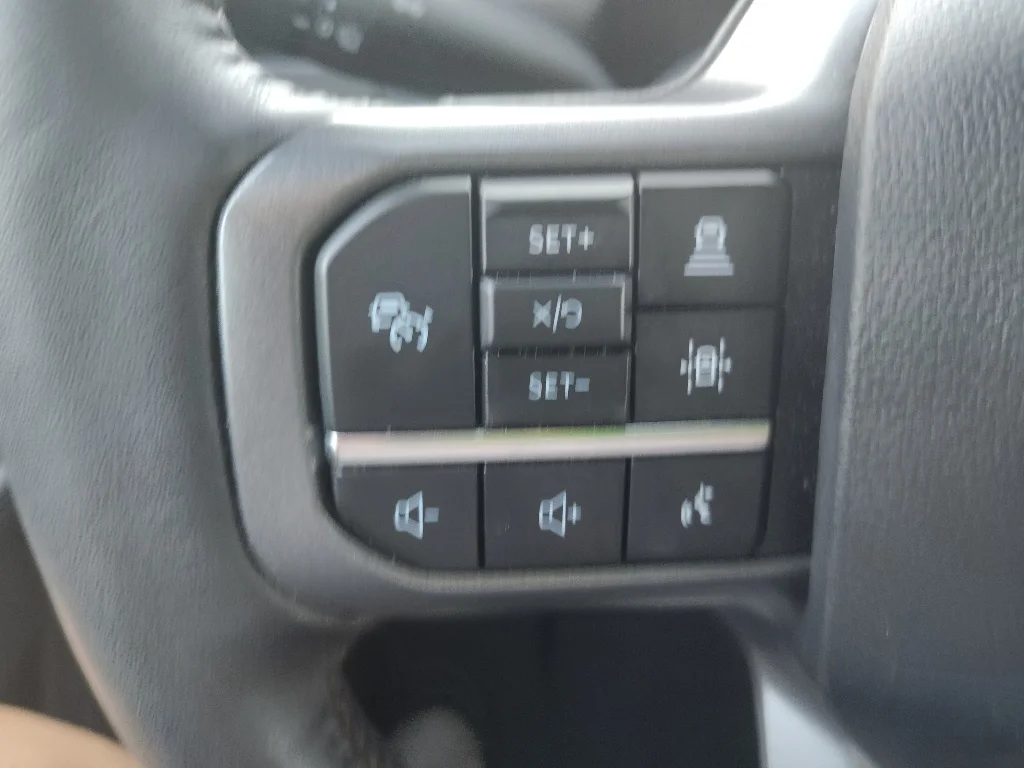 Used 2024 Iconic Silver Metallic Ford LARIAT image 19