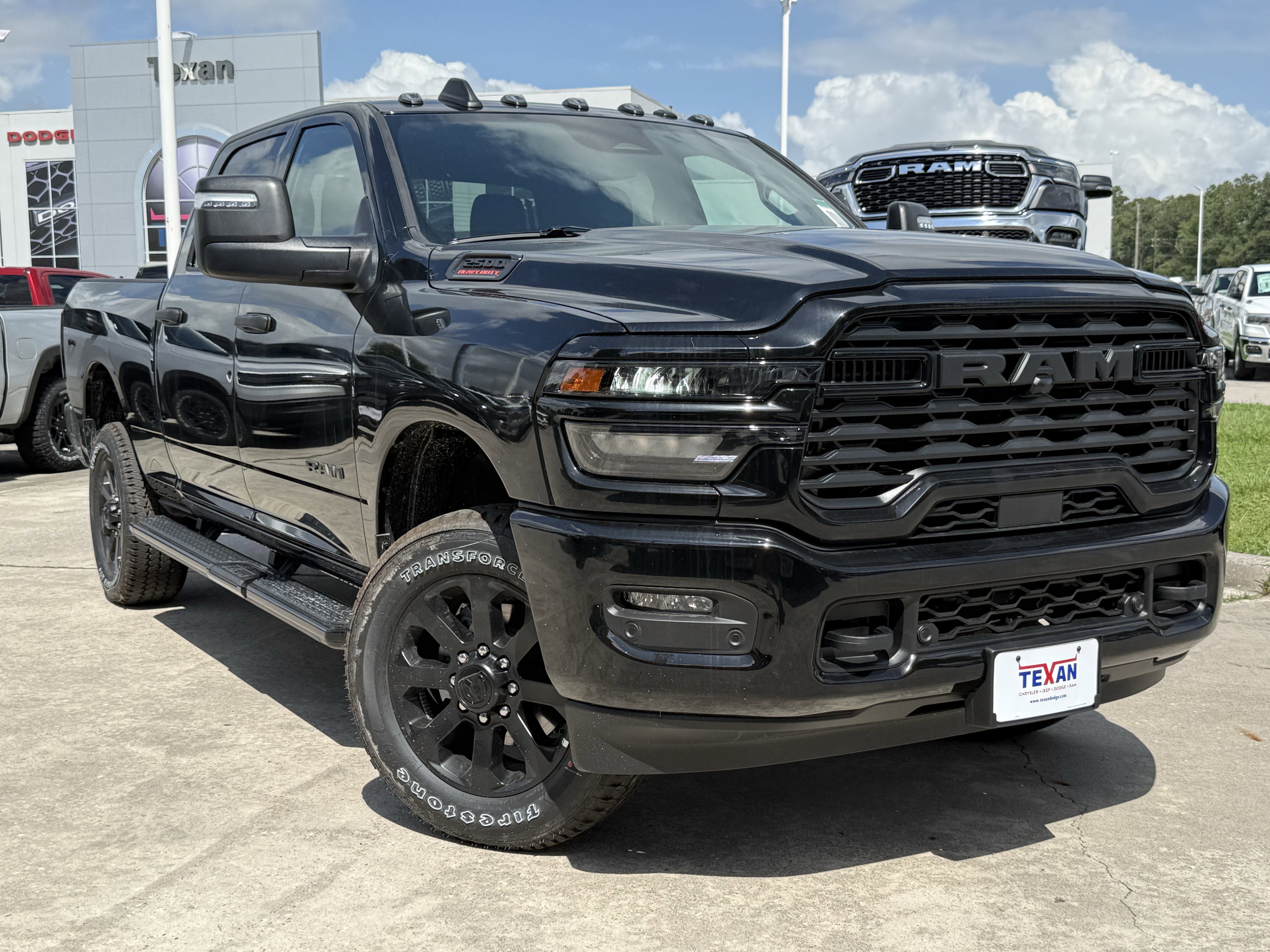 New 2026 Diamond Black Crystal Pearl-Coat Exterior Paint RAM Lone Star image 2