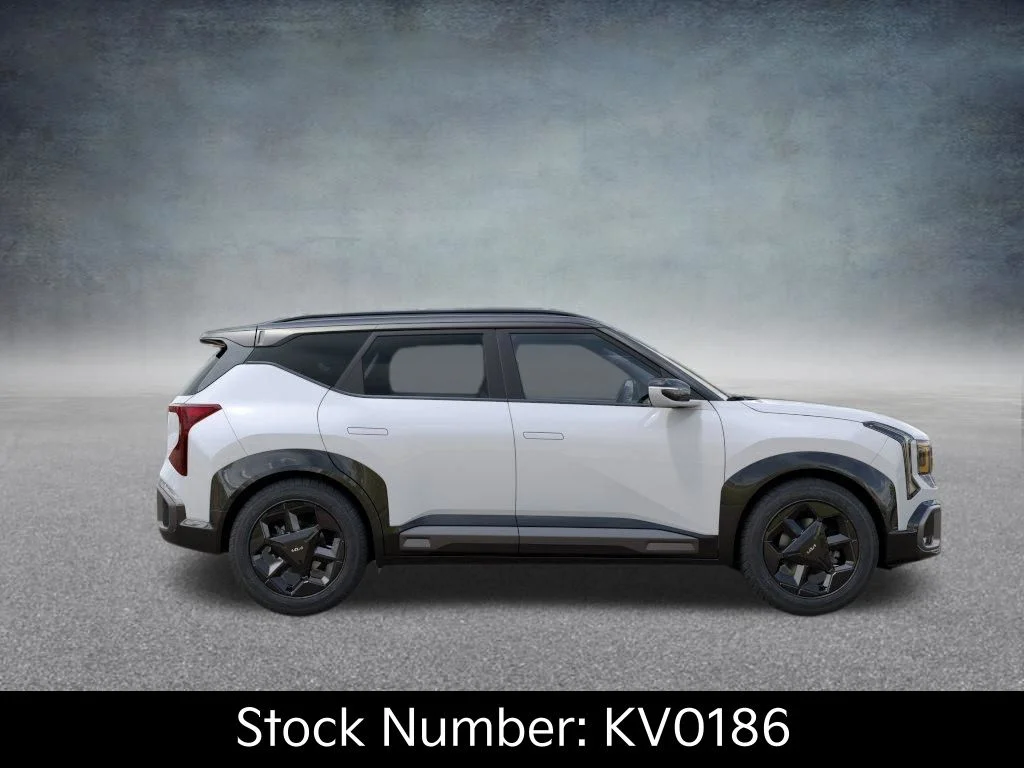 New 2027 Snow White Pearl / Black Roof Kia X-Line S image 7