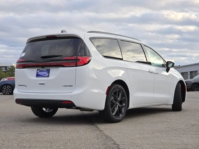 New 2026 Bright White Clearcoat Chrysler Limited image 29