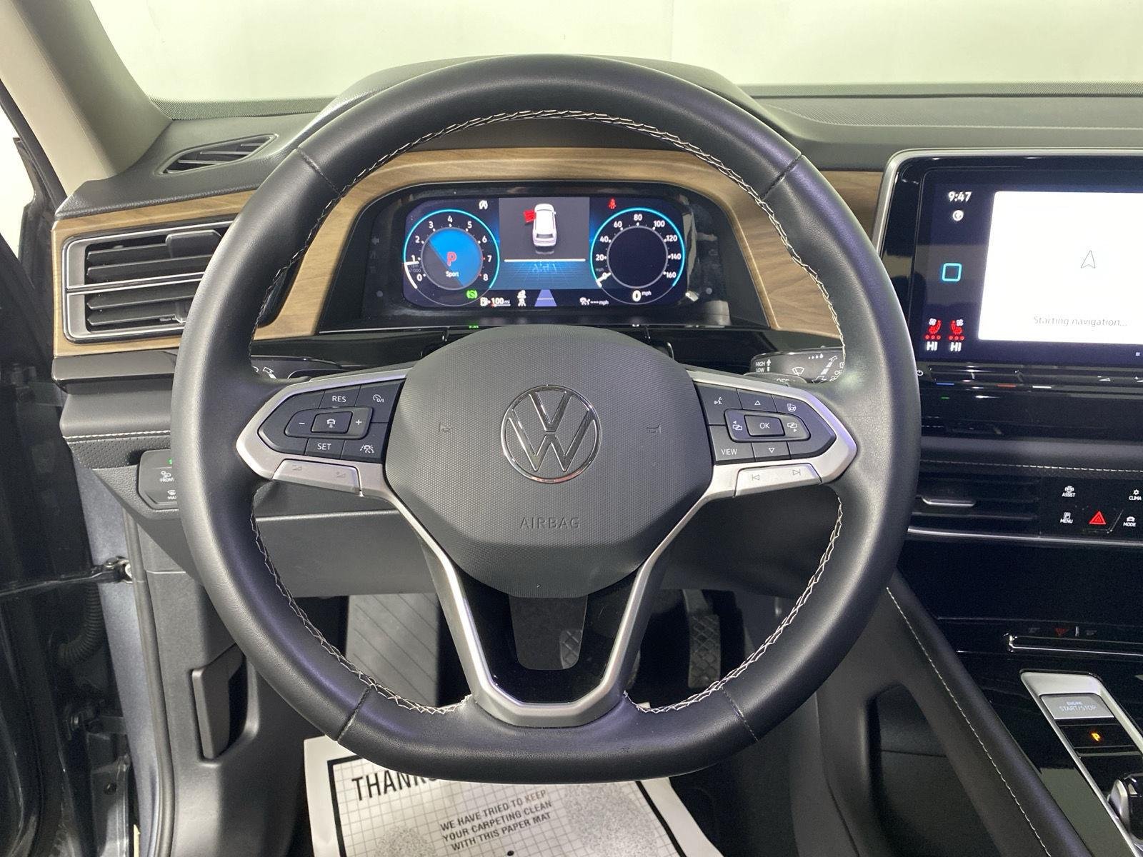 Used 2025  Volkswagen 2.0T SE w/Technology image 22