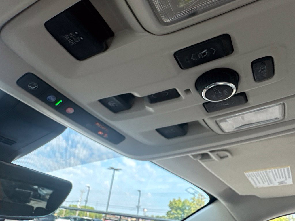 Used 2021 White GMC Denali image 13