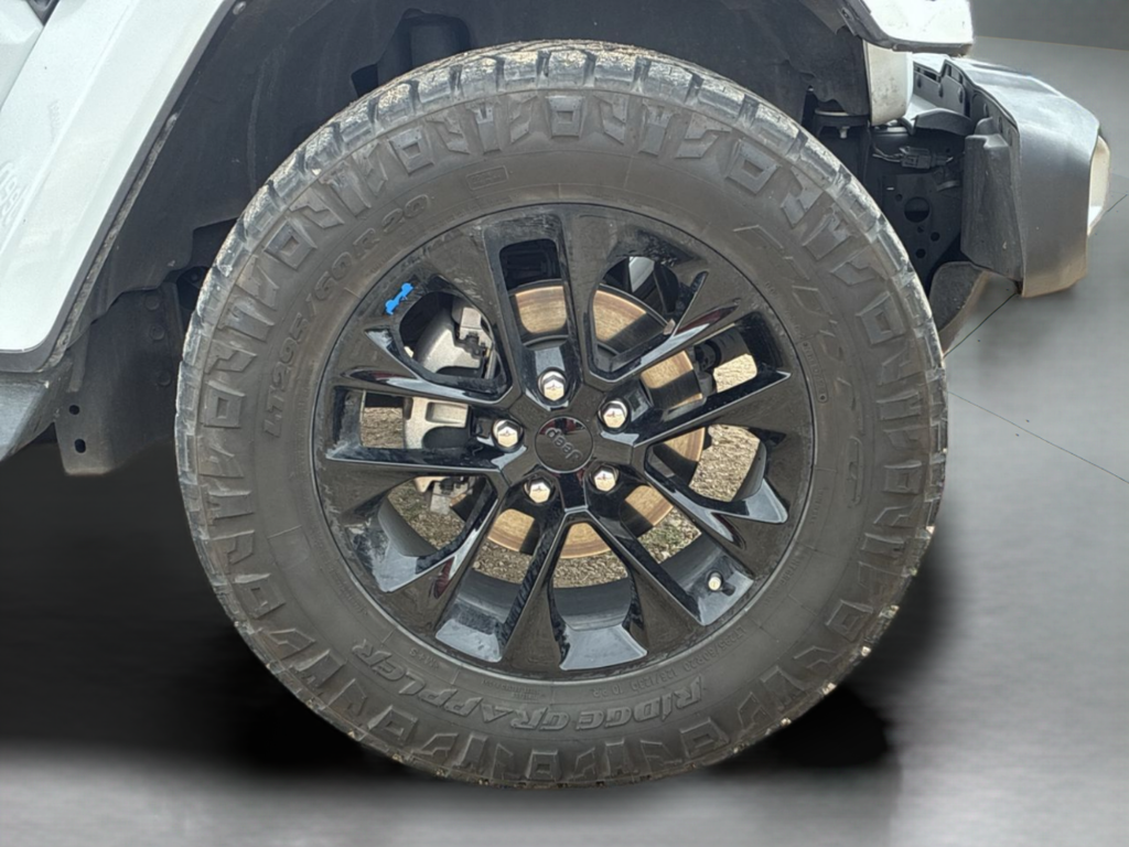 Used 2023 White/off-white Jeep Sahara 4xe image 25